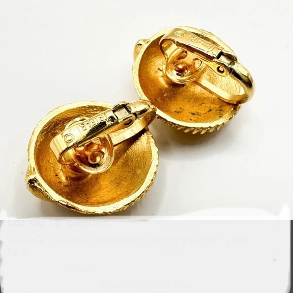 CROWN‎ TRIFARI GOLD TONE SEASHELL CLIP-ON EARRINGS